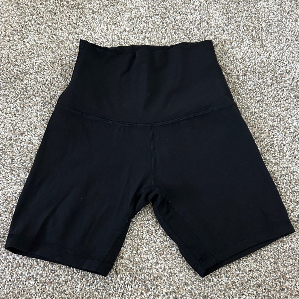 Black lululemon align 6” shorts